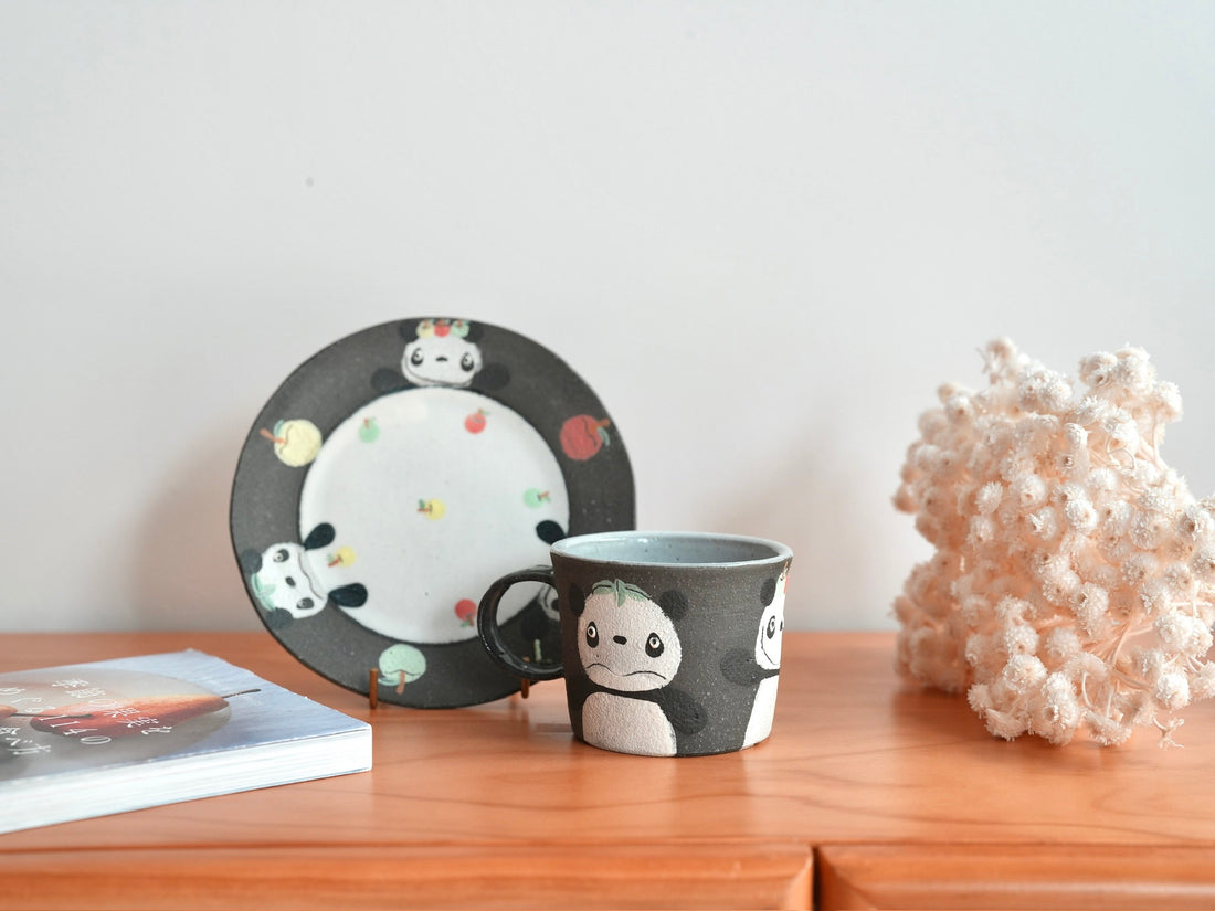 Akemi Nakamura 中村明美 Animal Mug with Saucer AN09
