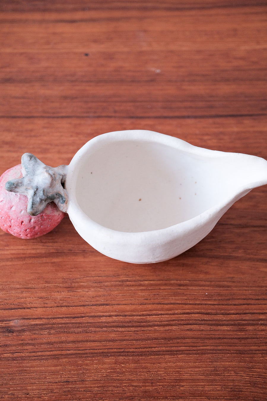 Atsumi Honda 本田あつみ Spouted Bowl with Strawberry Handle - AH34