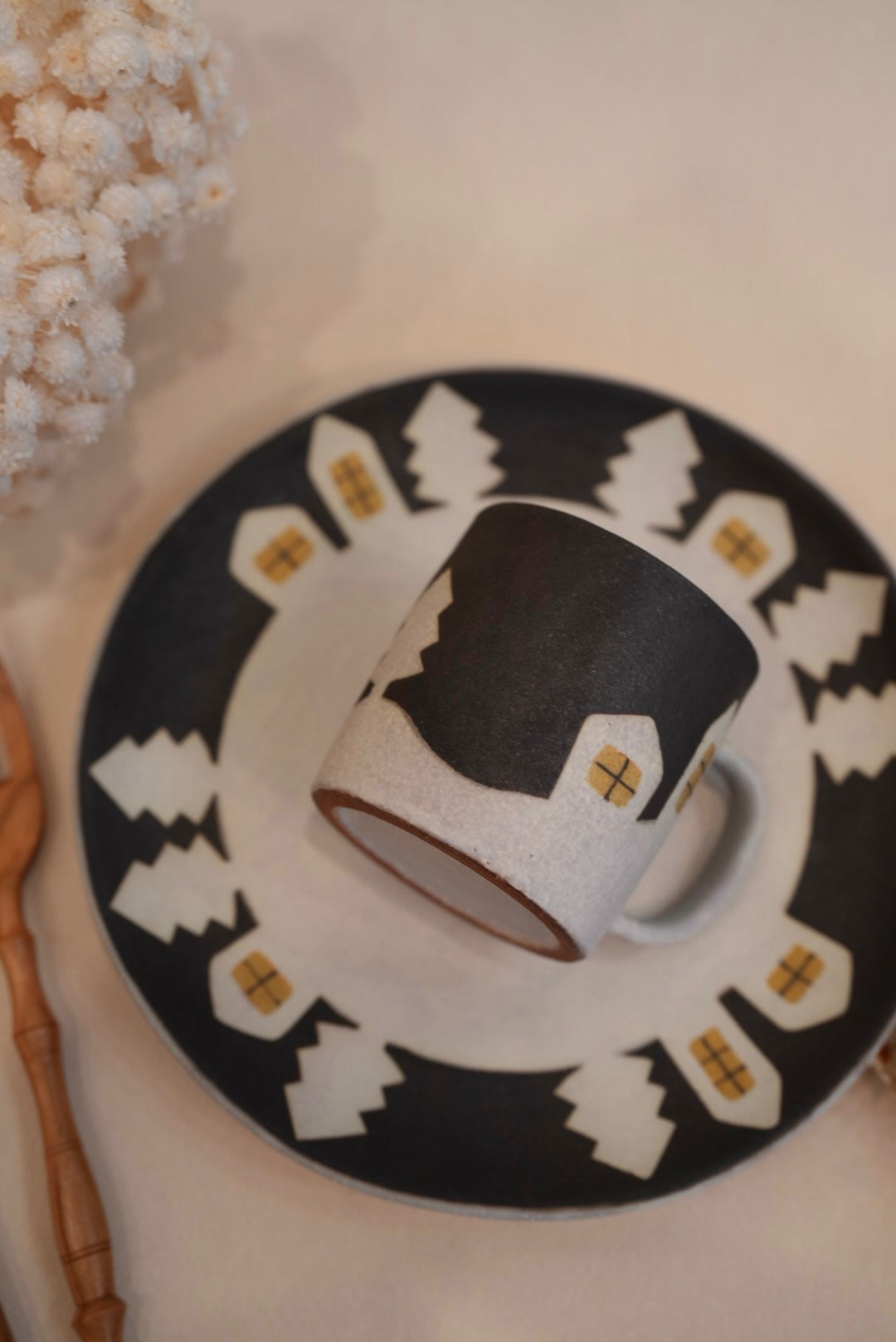 Kei Mitsumochi ミツ持啓 House and Trees Mug - Cream KM64