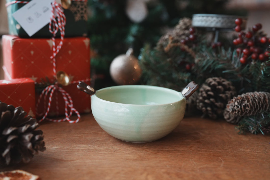 Fumiko Kondo 近藤布美子 - Green Bear Bowl with Handle FK07