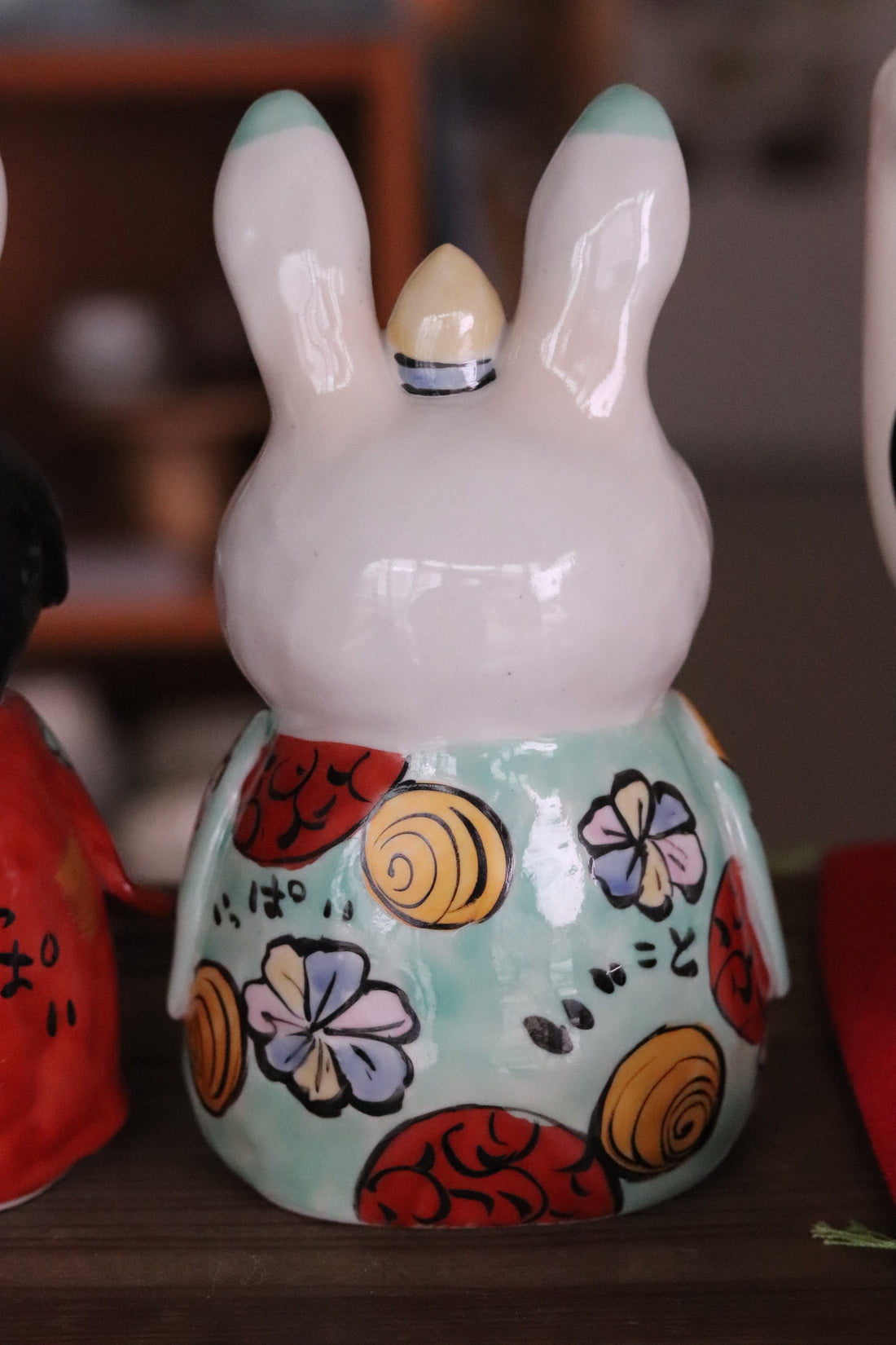 Yudachigama Hand-painted Rabbit in Kimono Decorations Set