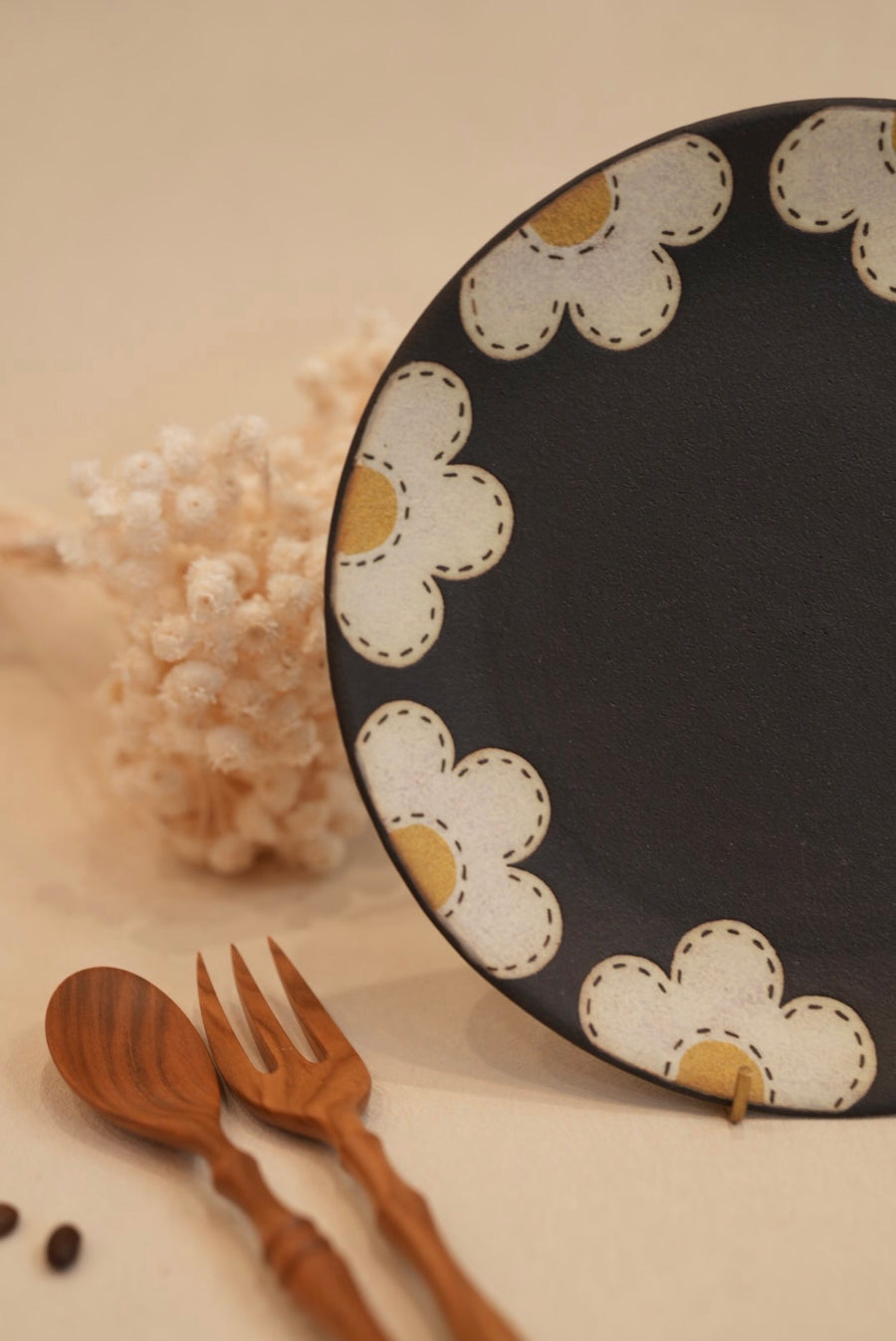 Kei Mitsumochi ミツ持啓 Round Plate - Black Flower KM06