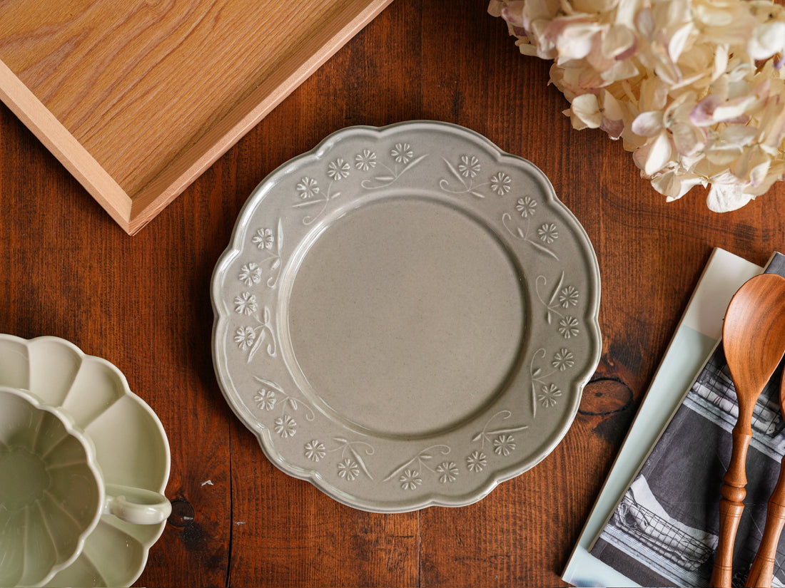 Atelier Gyuusha Medium Floral Shape Round Plate
