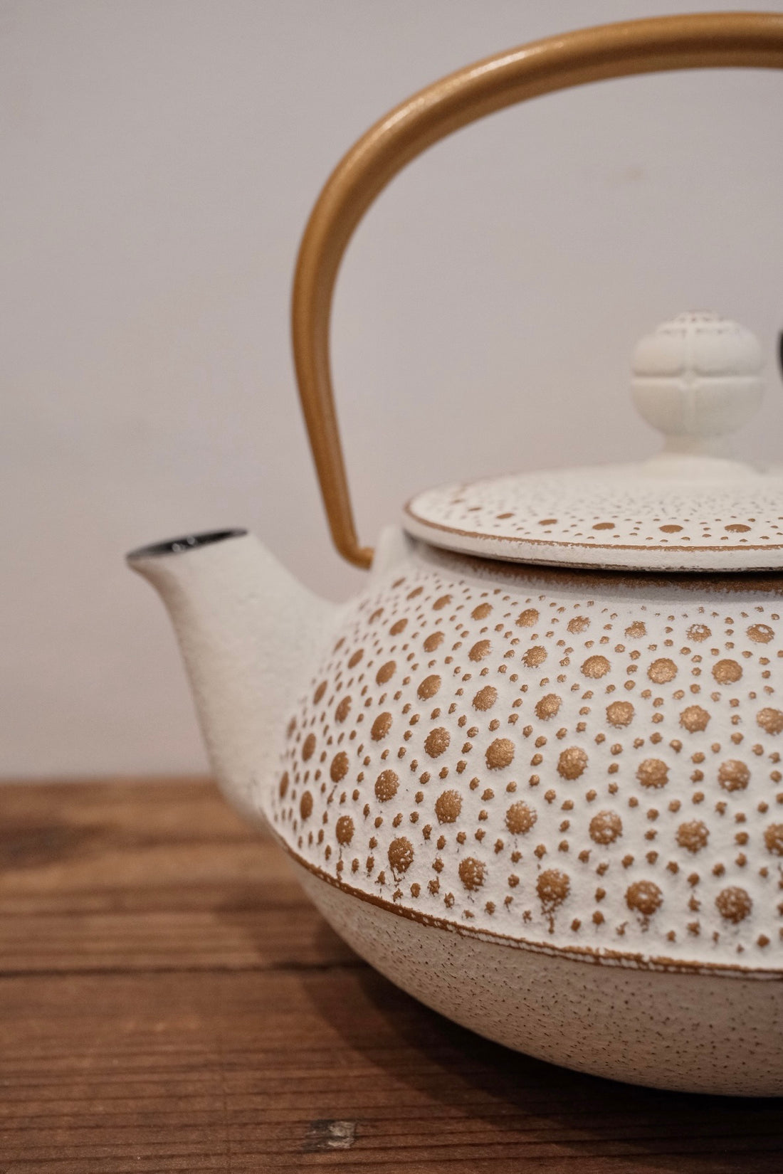 IWACHU Iron Teapot - White Gold - Dots Pattern