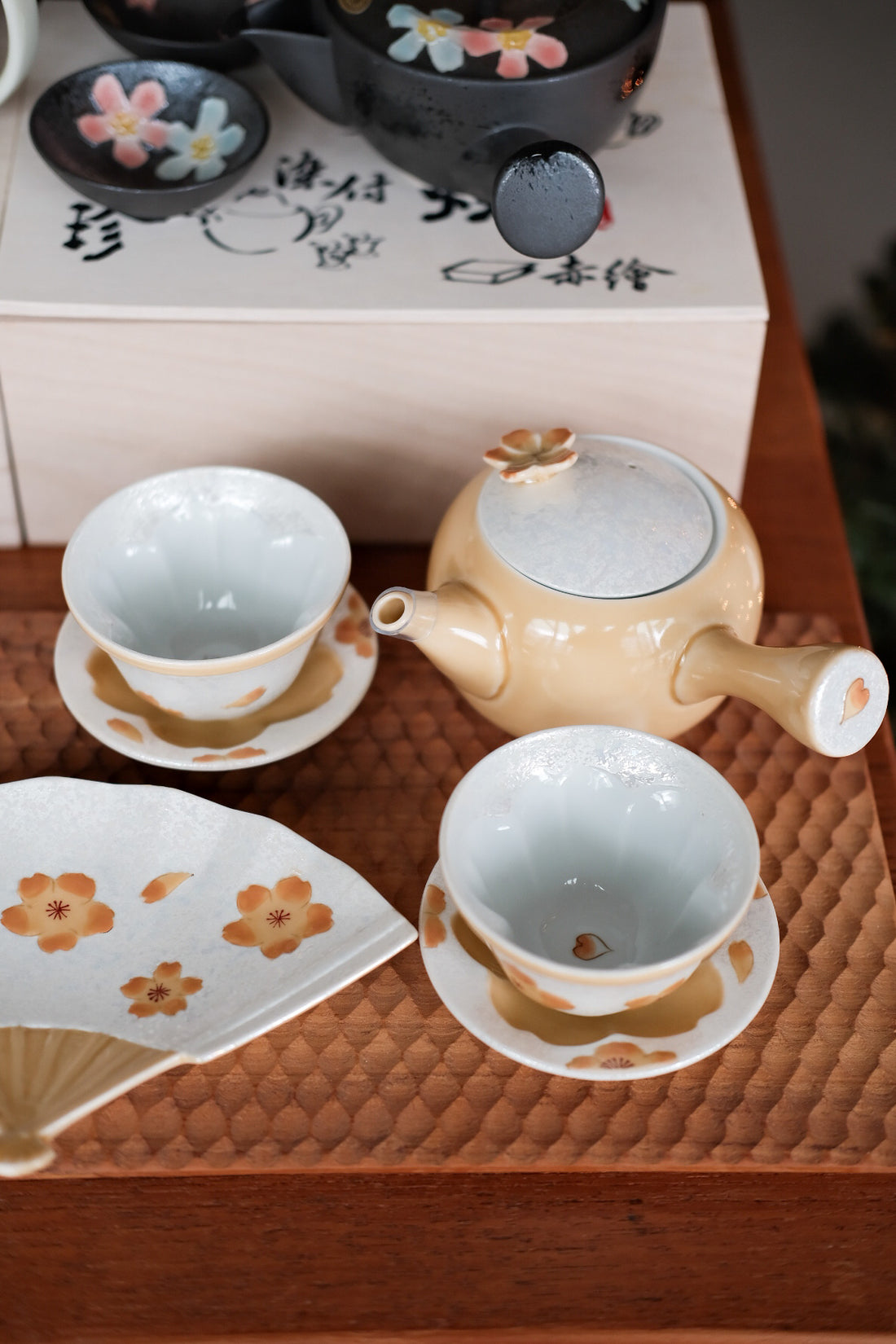 Arita Ware Sakura Teapot & Teacups Set Yellow - Gift box