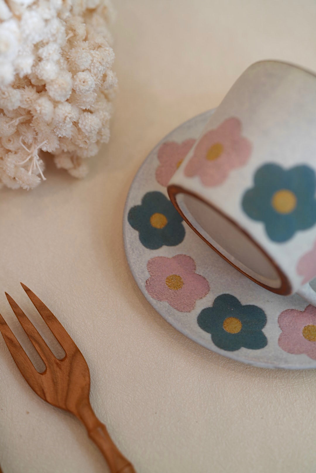 Kei Mitsumochi ミツ持啓 Pink & Lake Blue Flower Mug and Saucer KM49
