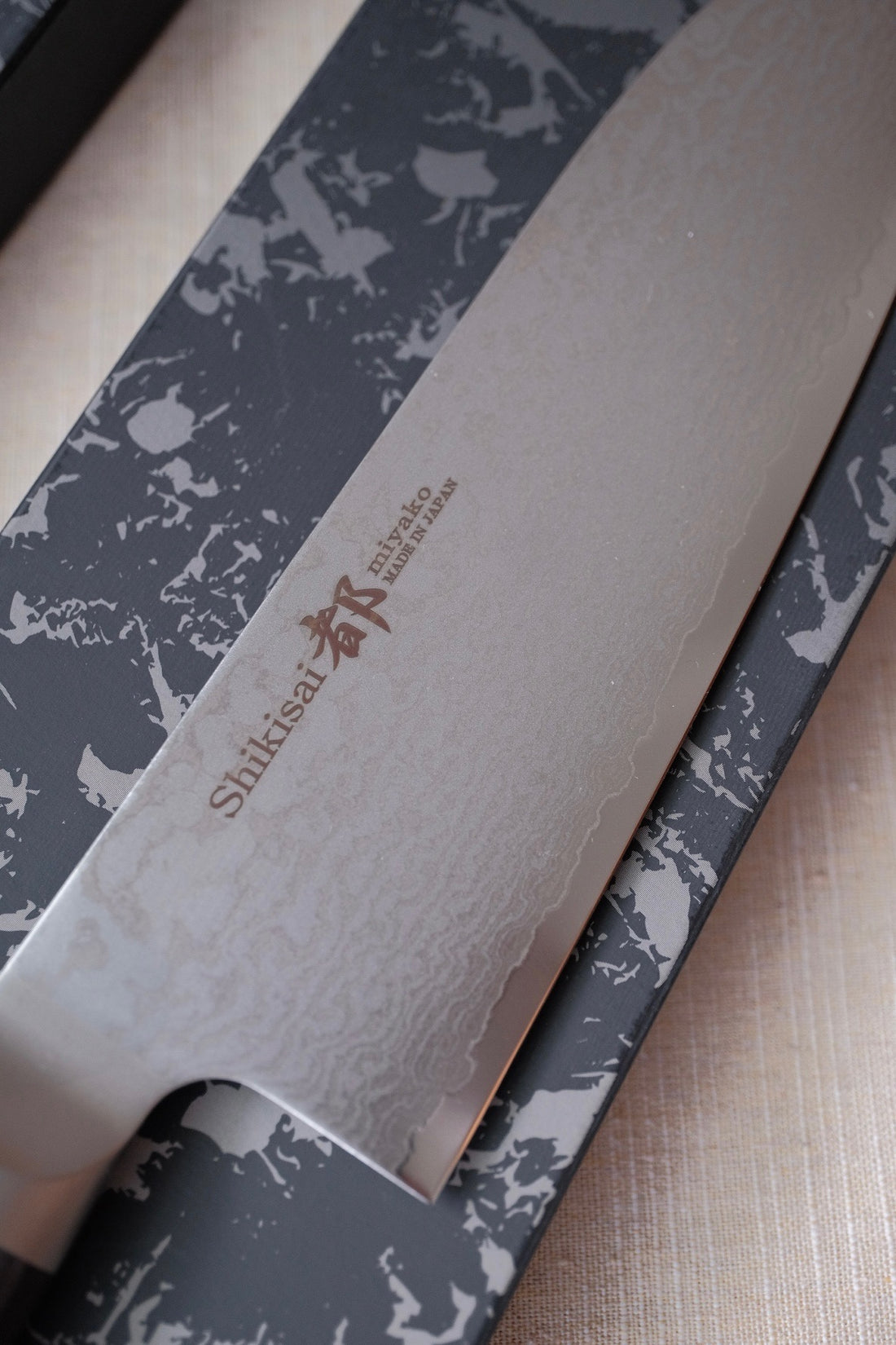 Shizu Hamono - Shikisai Miyako Damascus Santoku 165mm