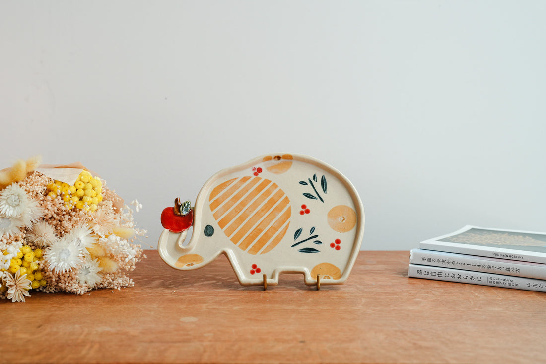 Kumiko Ishikawa 石川久美子 Elephant Plate KI04