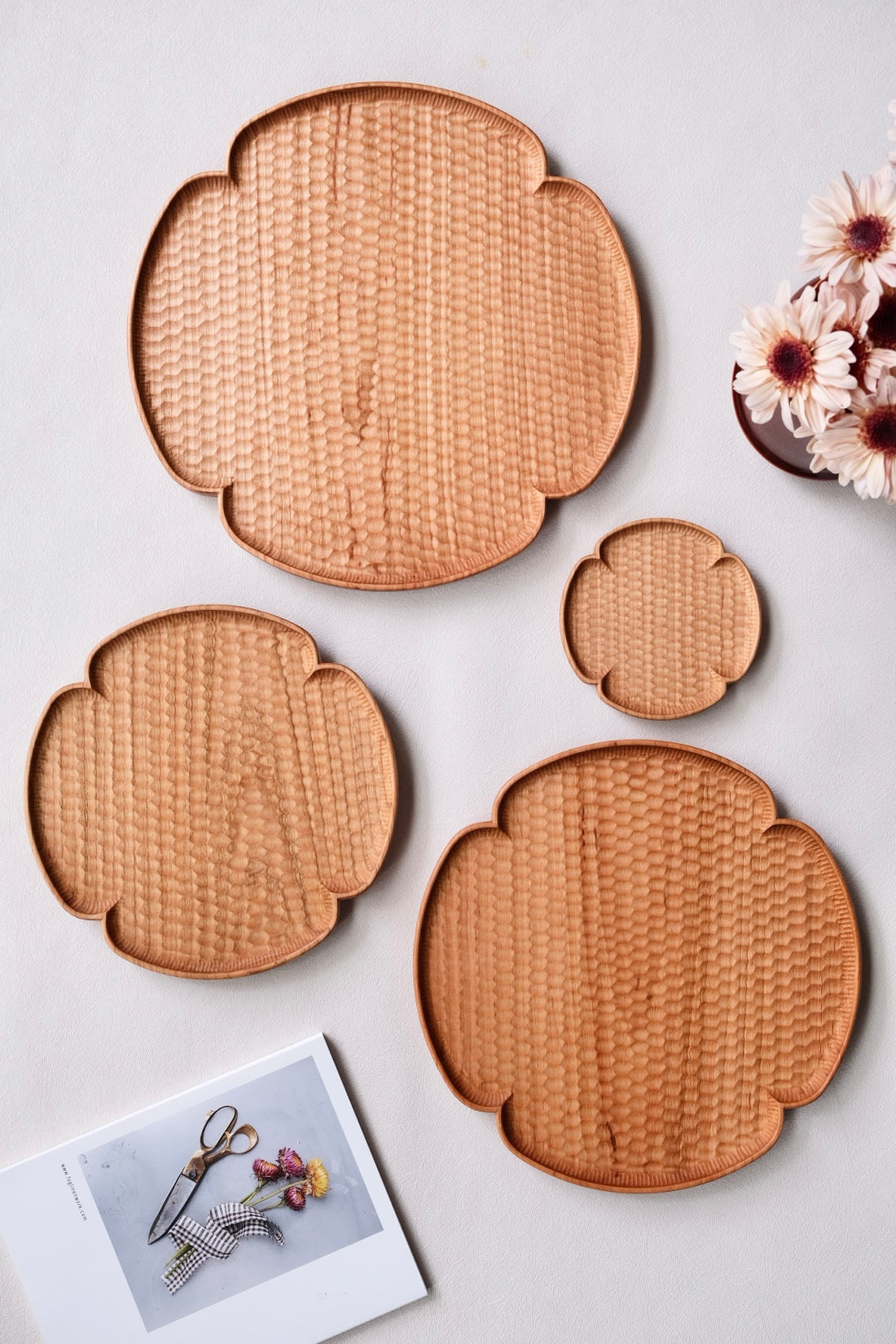 Kazunori Takatsuka 高塚和則 Flower Plate Cherry Wood Medium KU08