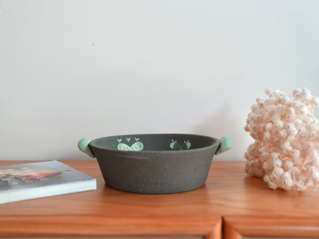 Akemi Nakamura 中村明美 Large Bowl with Double Handles AN22