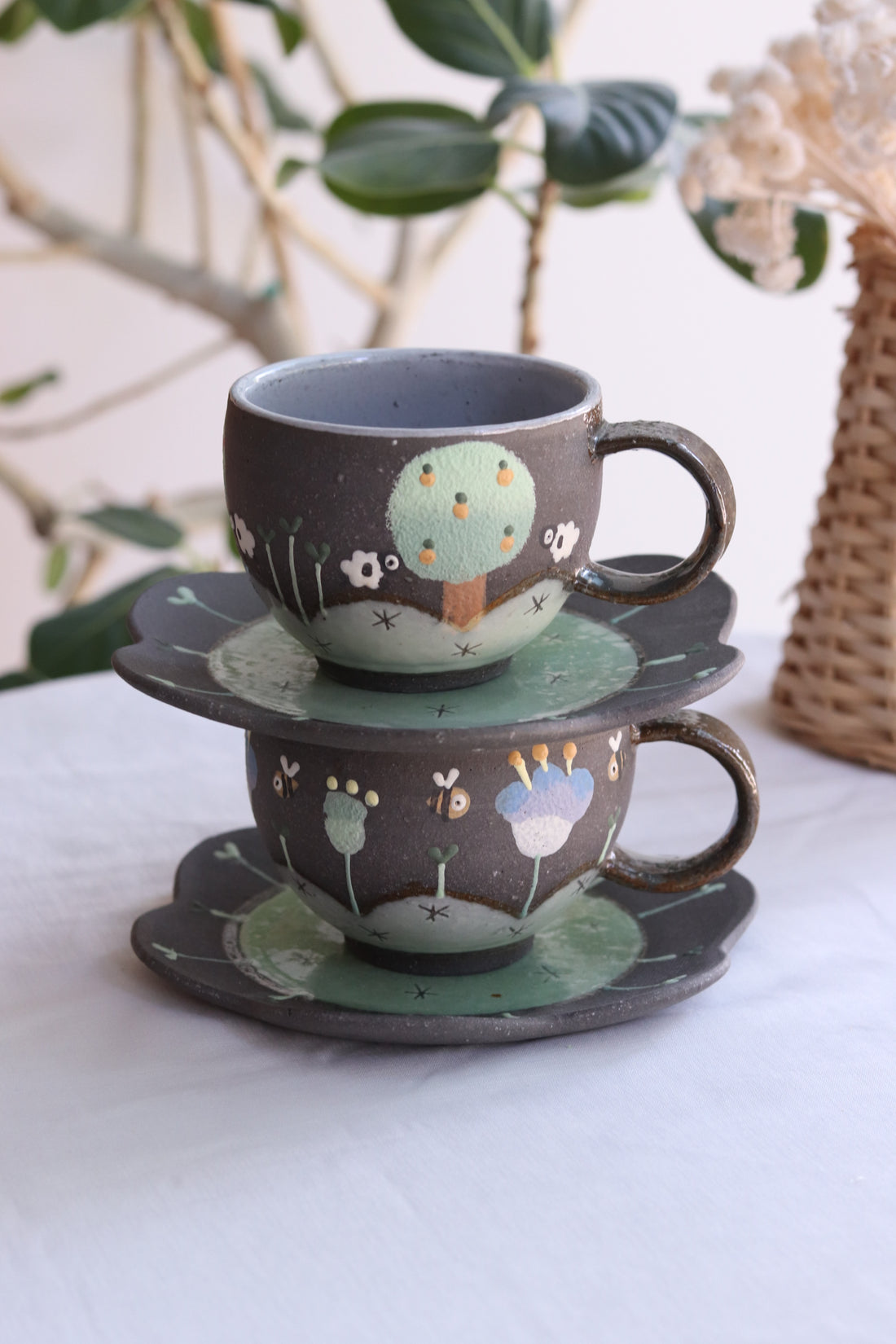 Akemi Nakamura 中村明美 Flower Round Mug with Saucer AN05