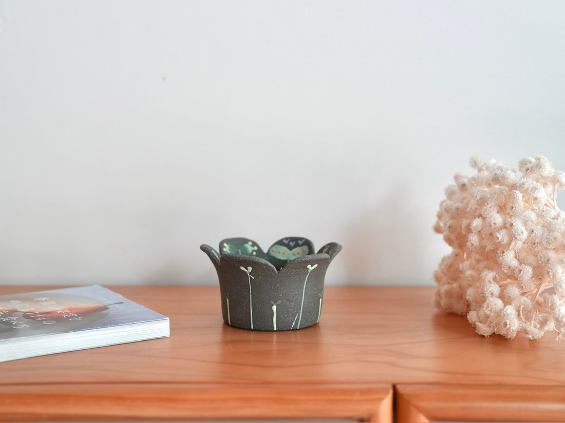 Akemi Nakamura 中村明美 Flower Shaped Bowl AN20