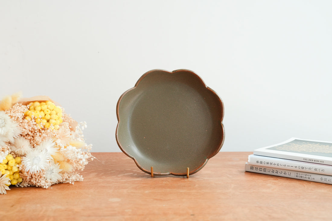 Ken Aoki 青木挙 Medium Flower Plate KE10
