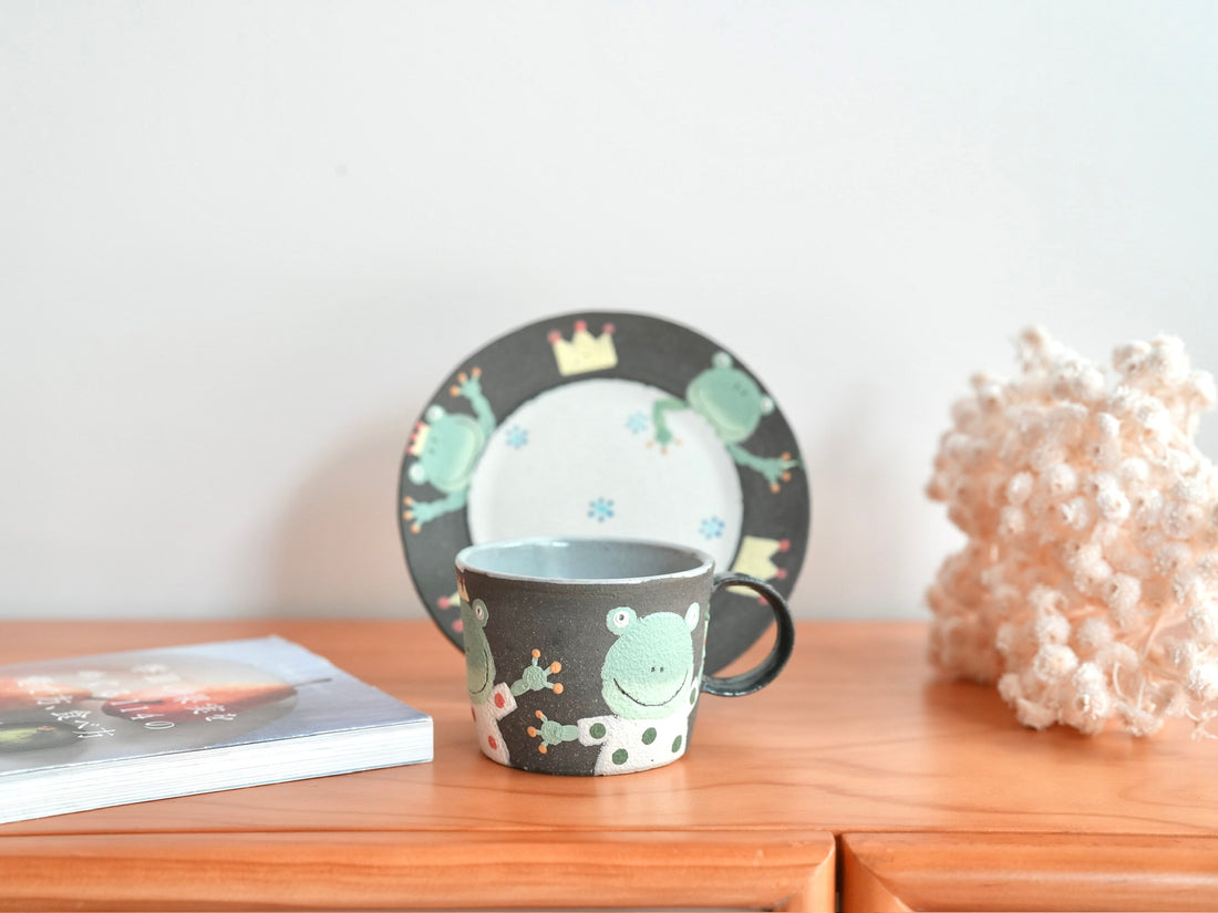 Akemi Nakamura 中村明美 Animal Mug with Saucer AN09