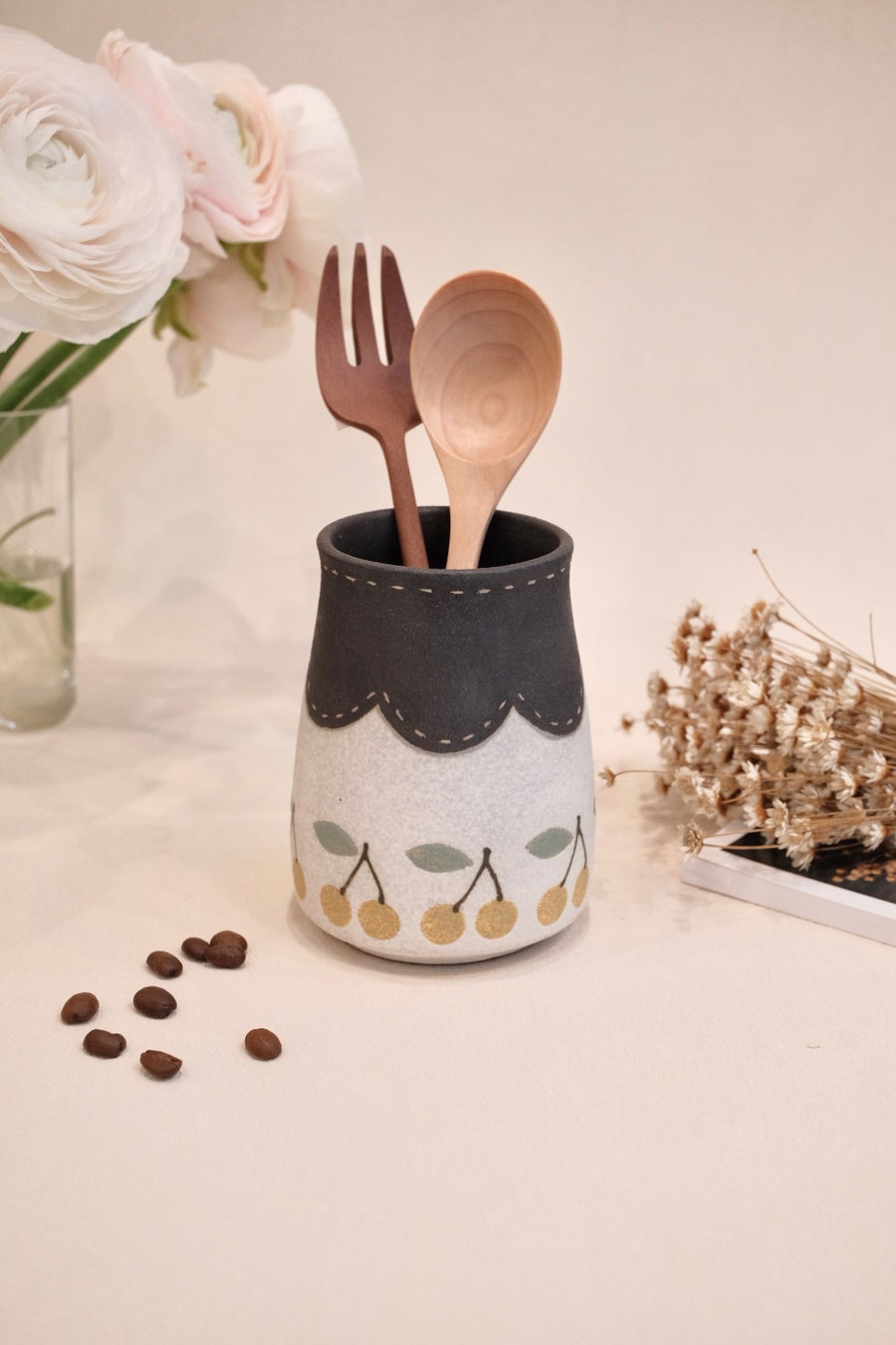 Kei Mitsumochi ミツ持啓 Yellow Cherry with Black Rim Vase KM80