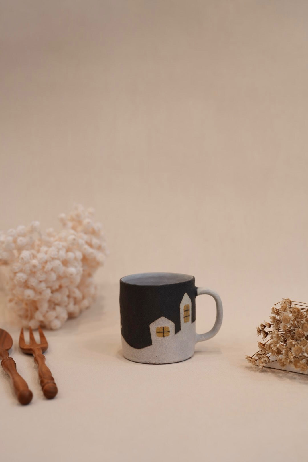 Kei Mitsumochi ミツ持啓 House and Trees Mug - Cream KM64