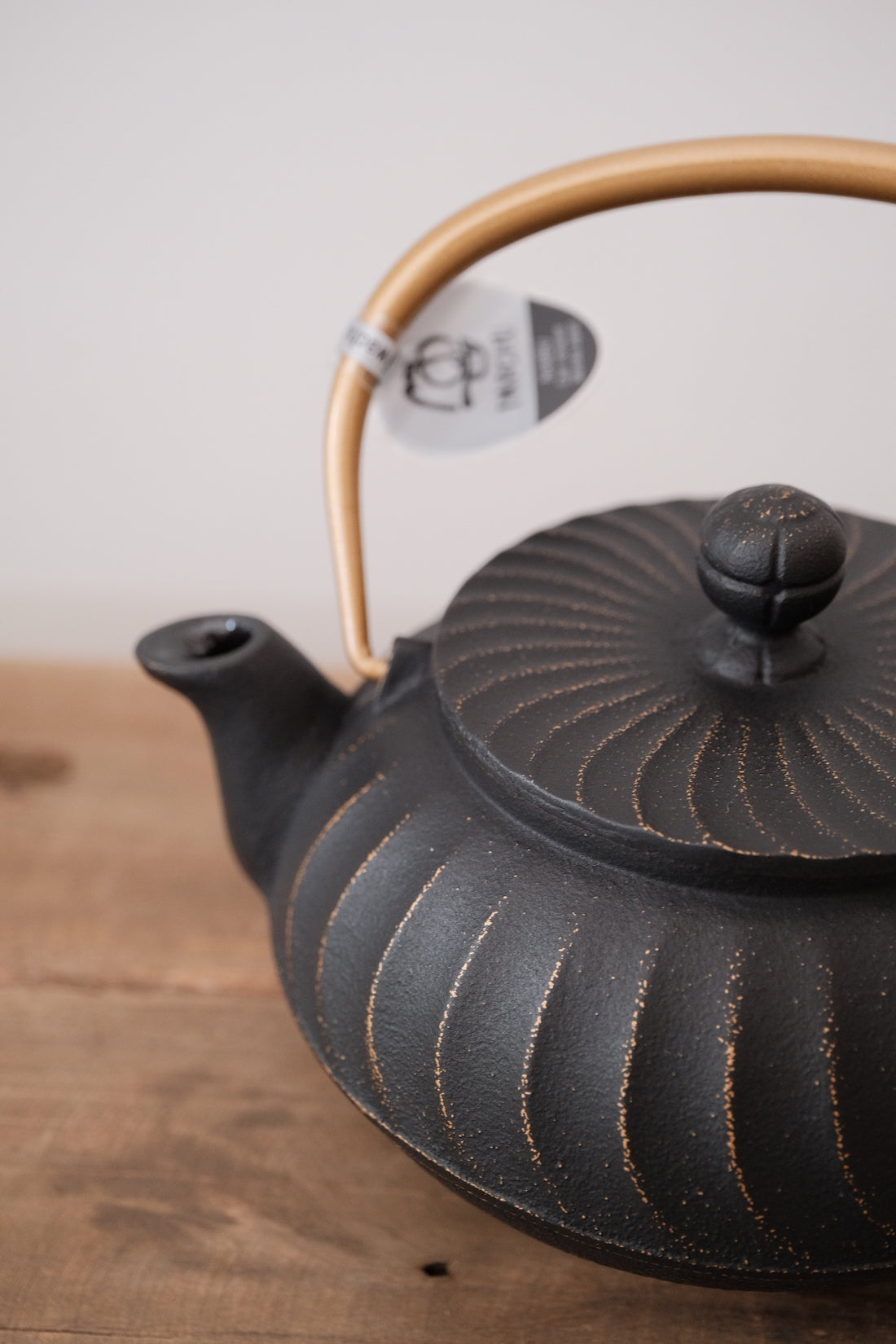 IWACHU Iron Kyusu Teapot Wave Pattern - Black