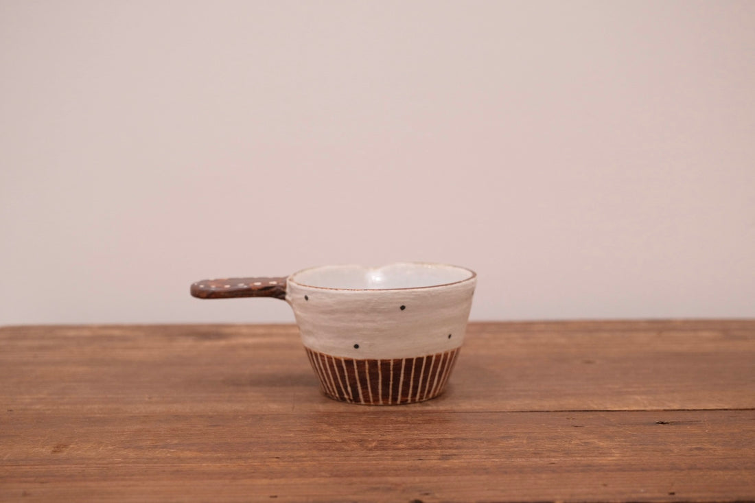 Emishi Kobo 池田匡優&美弥子 - Small Bowl with Handle and Spout EK23