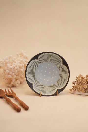 Kei Mitsumochi ミツ持啓 Blue Flower with Black Background Small Round Plate  KM39