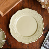 Atelier Gyuusha Medium Floral Shape Round Plate