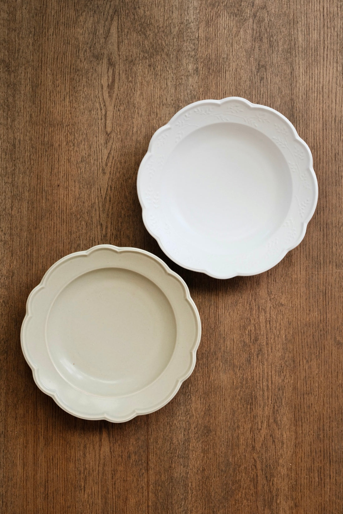 Atelier Gyuusha Large Floral Shape Round Deep Plate