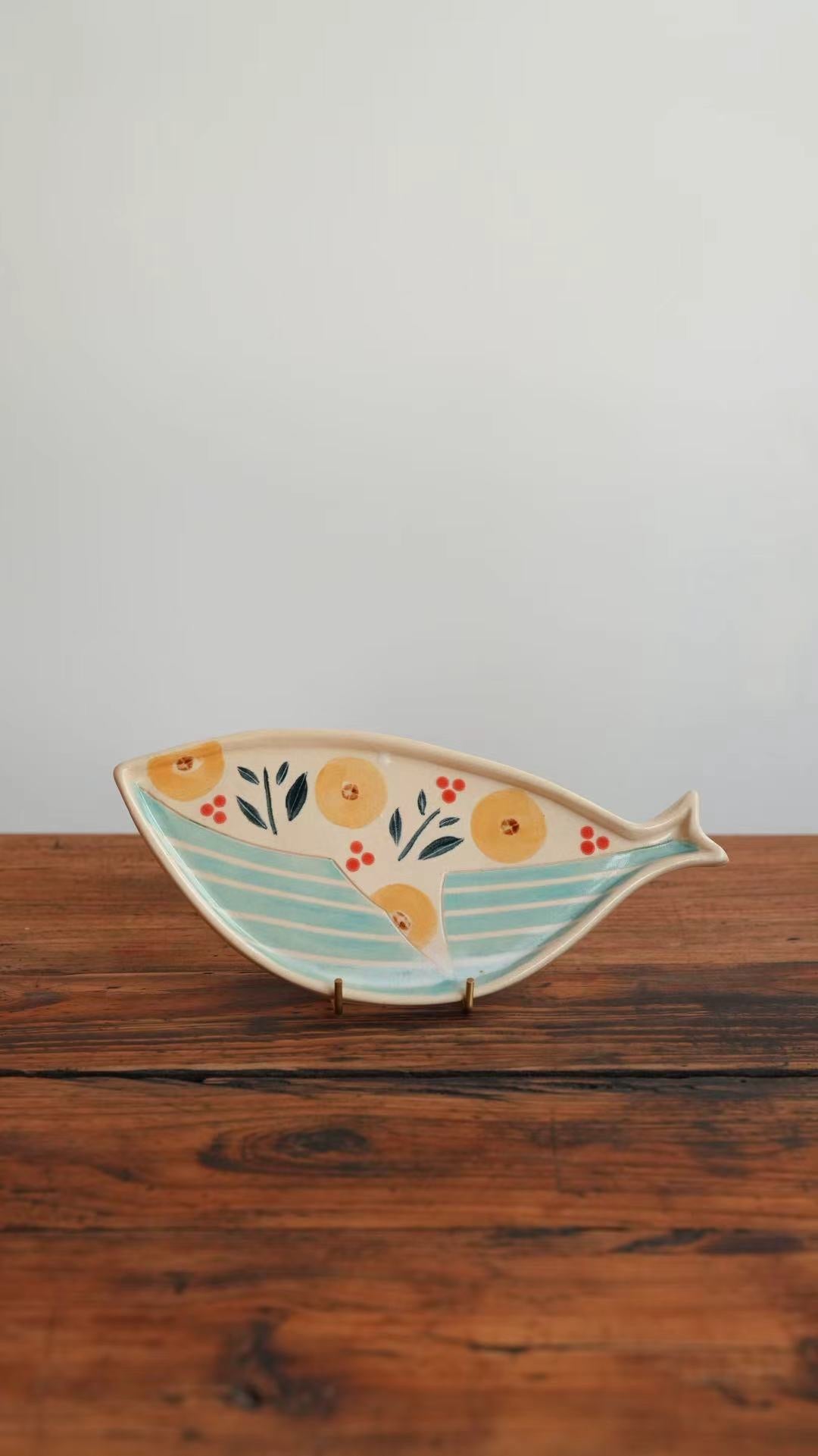 Kumiko Ishikawa 石川久美子 Whale Plate KI03