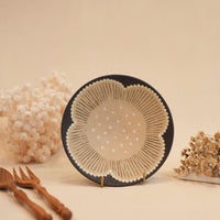 Kei Mitsumochi ミツ持啓 White Flower with Black Background Small Round Plate  KM34