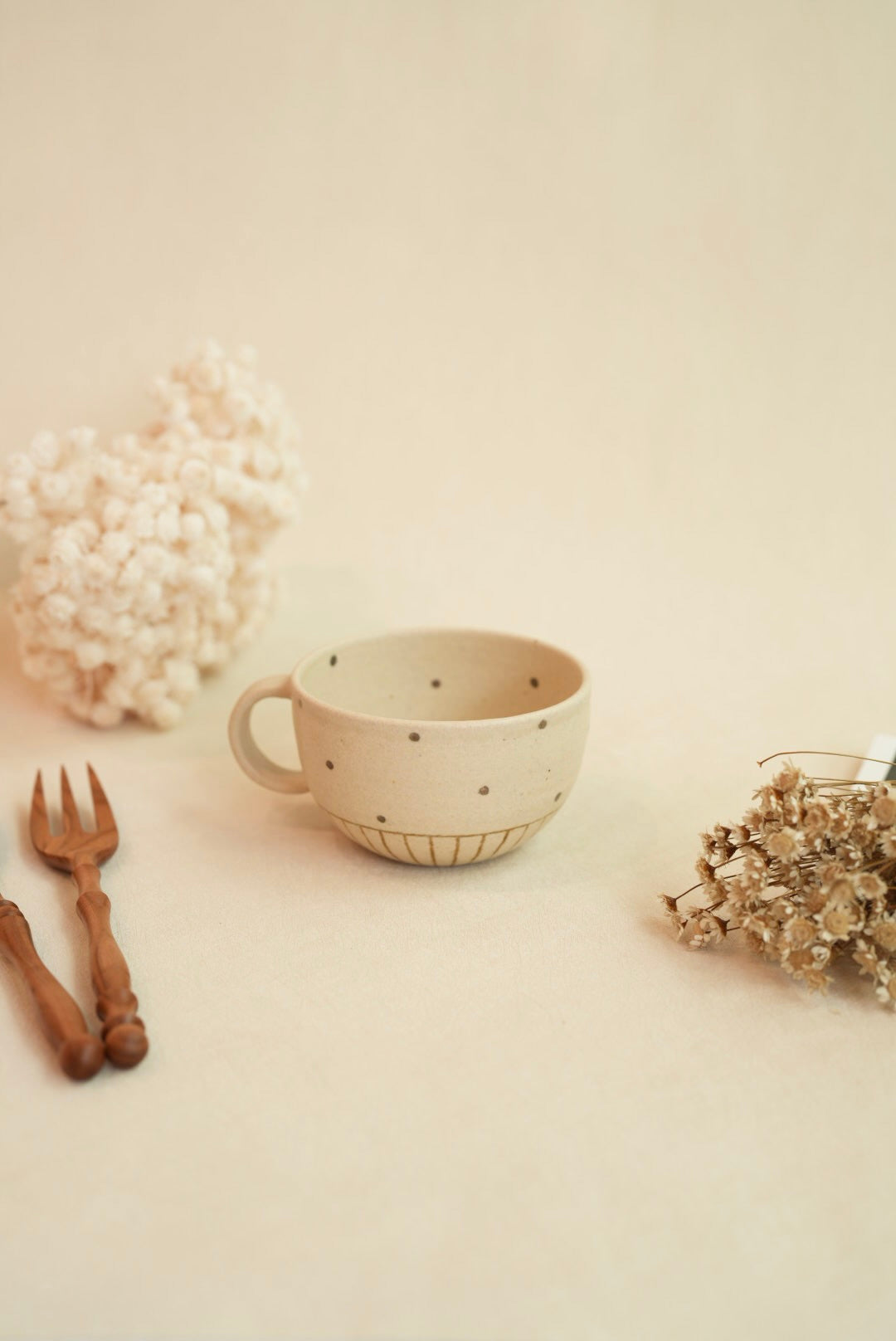 Chiho Yoshida 穗屋工房 Egg Shape Mug - Dots CY25
