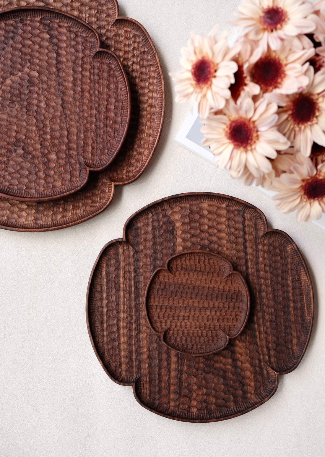Kazunori Takatsuka 高塚和則 Flower Plate Walnut Wood Extra Large KU09