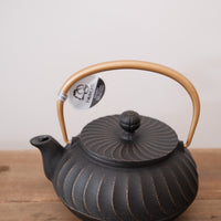 IWACHU Iron Kyusu Teapot Wave Pattern - Black