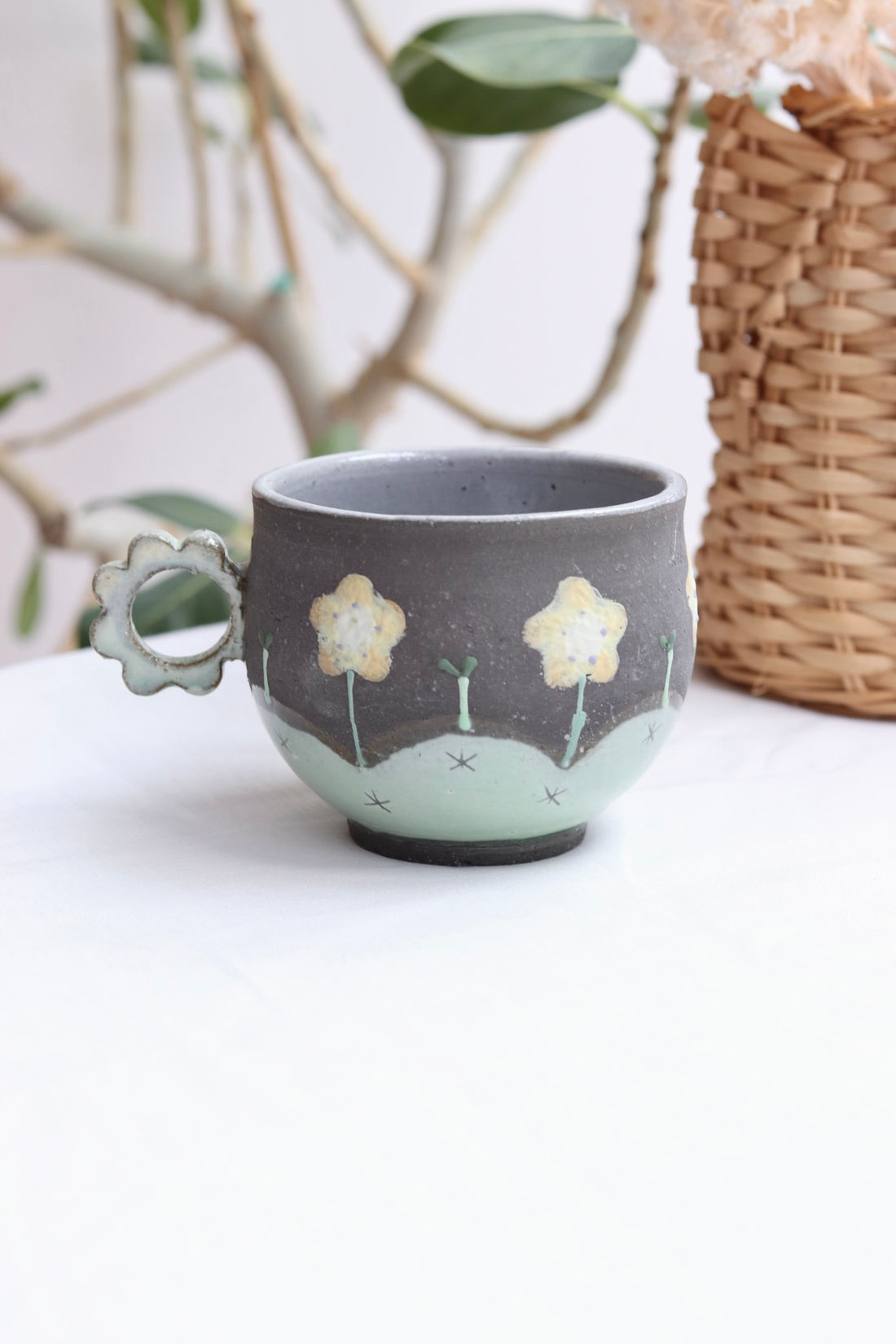 Akemi Nakamura 中村明美 Flower Mug with Ring Handle AN01