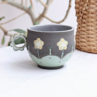Akemi Nakamura 中村明美 Flower Mug with Ring Handle AN01