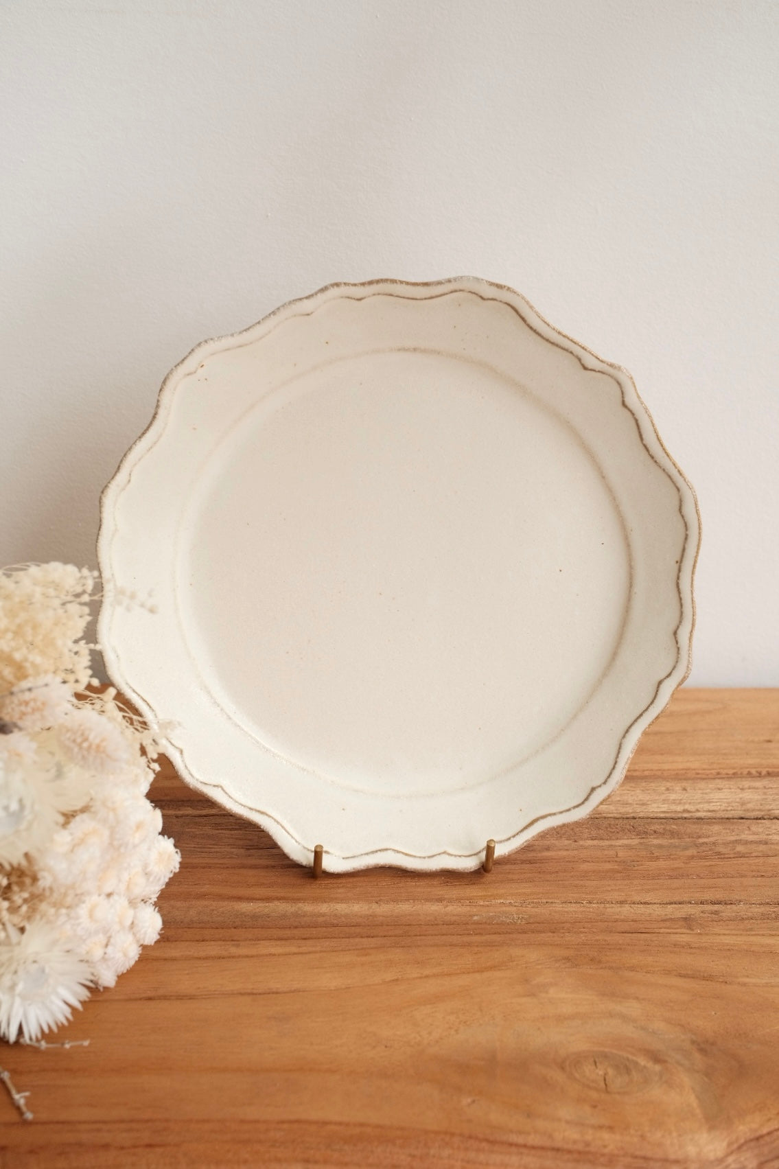 Mashiko Pottery Minimalist lace-edged plate – Yochi Cups