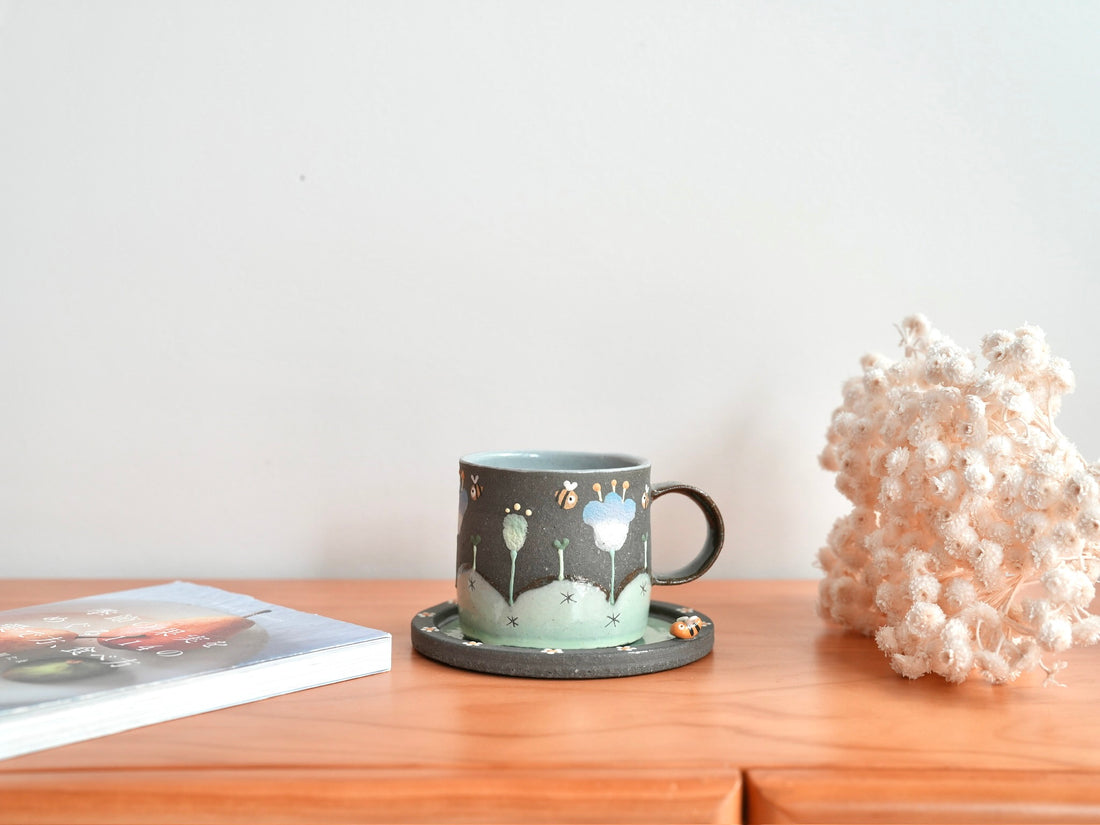 Akemi Nakamura 中村明美 Flower Straight Mug with Saucer AN08