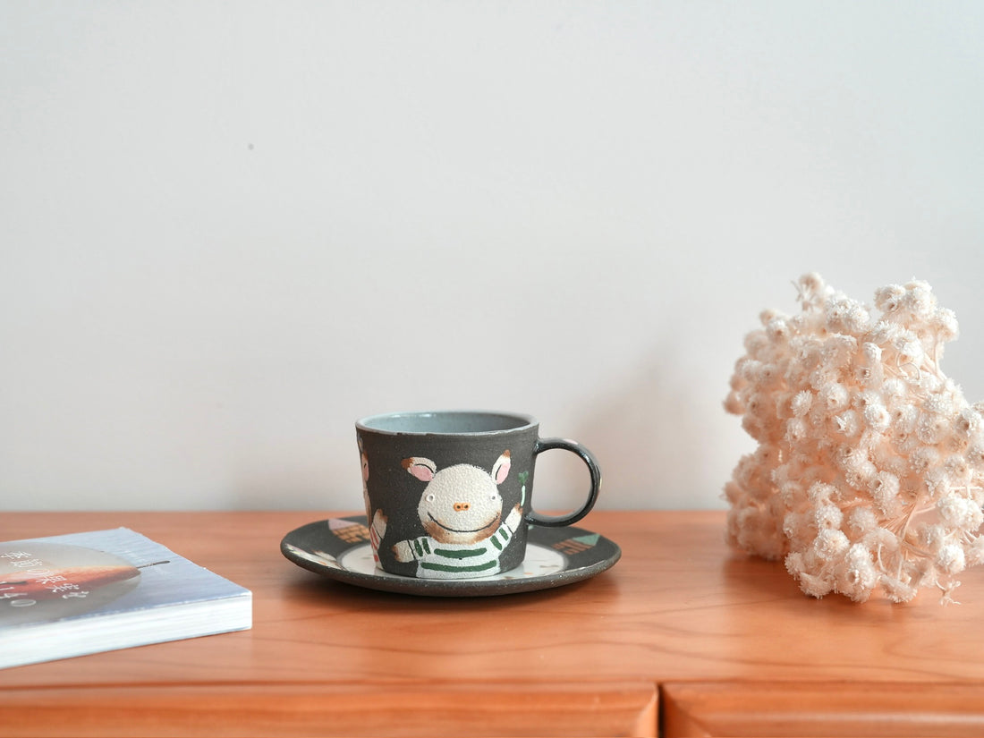 Akemi Nakamura 中村明美 Animal Mug with Saucer AN09
