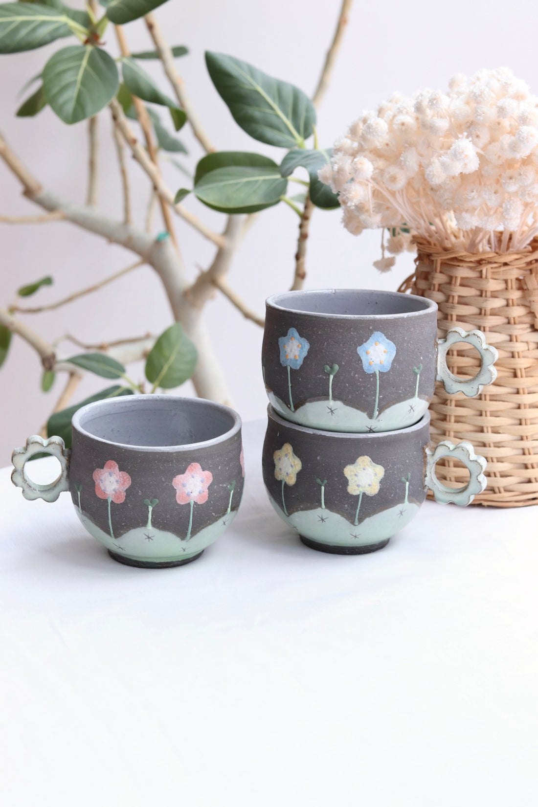 Akemi Nakamura 中村明美 Flower Mug with Ring Handle AN01