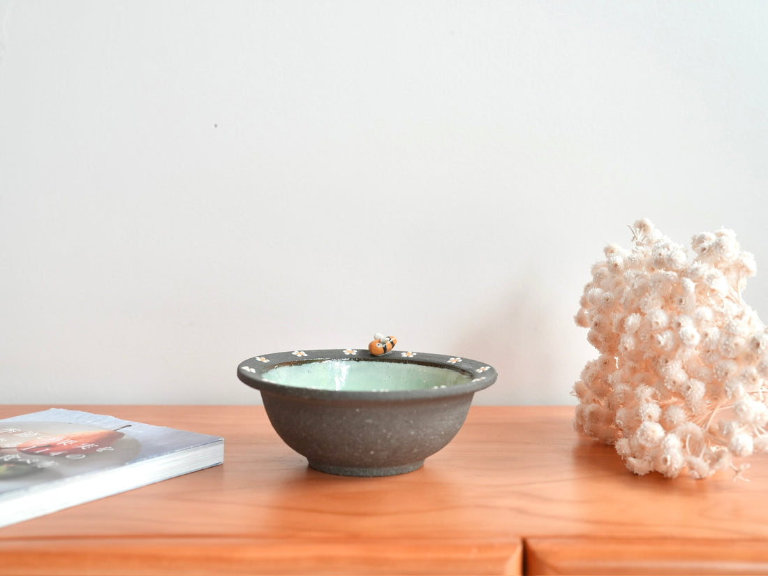 Akemi Nakamura 中村明美 Flower Bowl with Animal Deco AN19