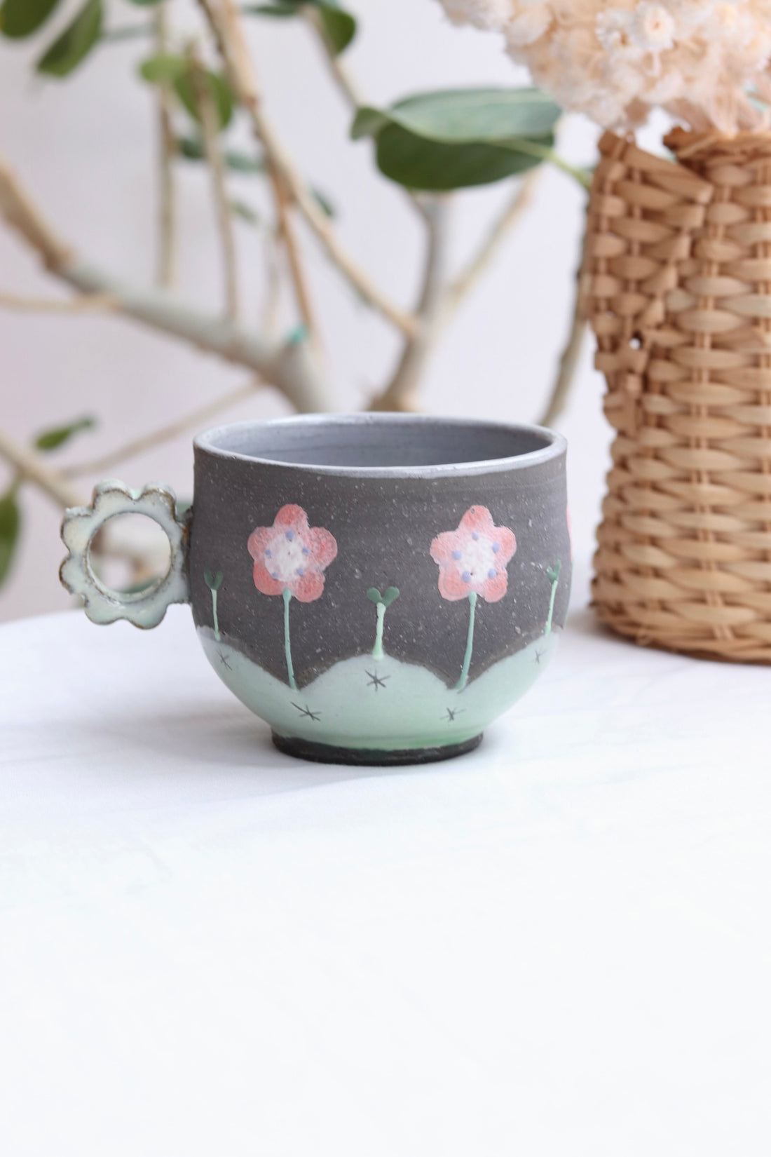 Akemi Nakamura 中村明美 Flower Mug with Ring Handle AN01