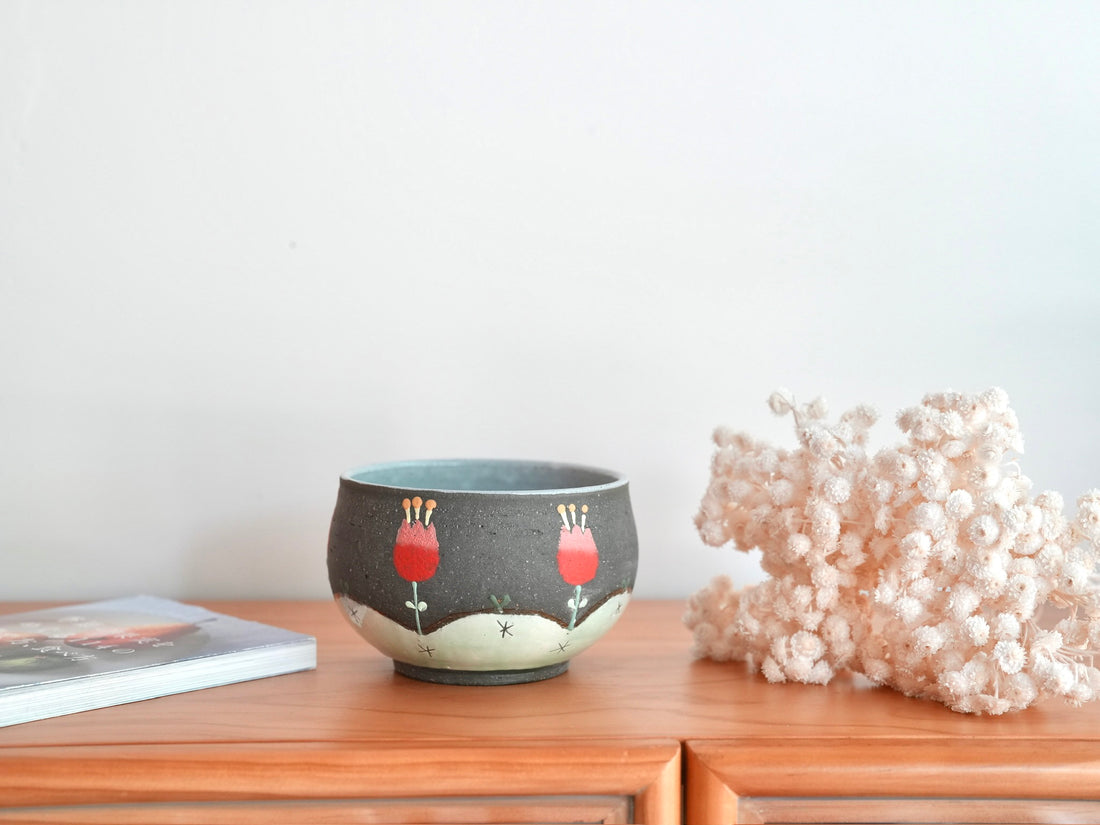 Akemi Nakamura 中村明美 Tulip Round Bowl AN23