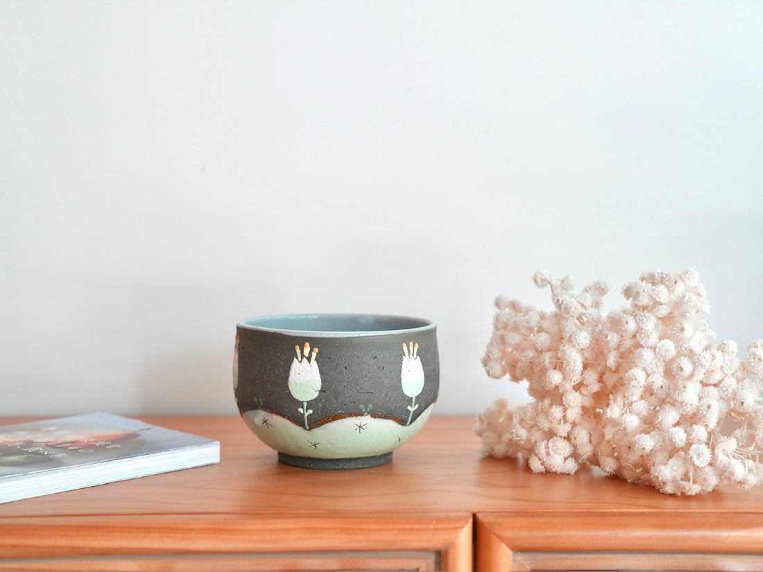Akemi Nakamura 中村明美 Tulip Round Bowl AN23