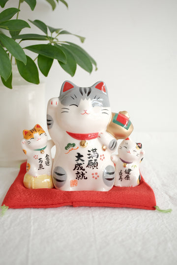 薬師窯 Maneki Neko Lucky Cat Ornament - Fulfillment of wishes