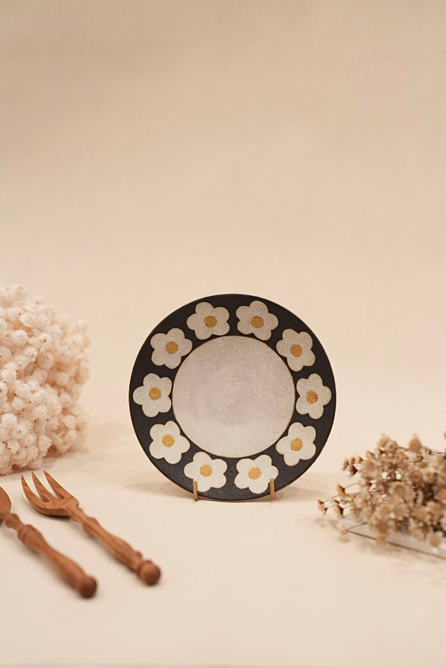 Kei Mitsumochi ミツ持啓 Floral Black Rim Round Plate - 16cm Small KM30