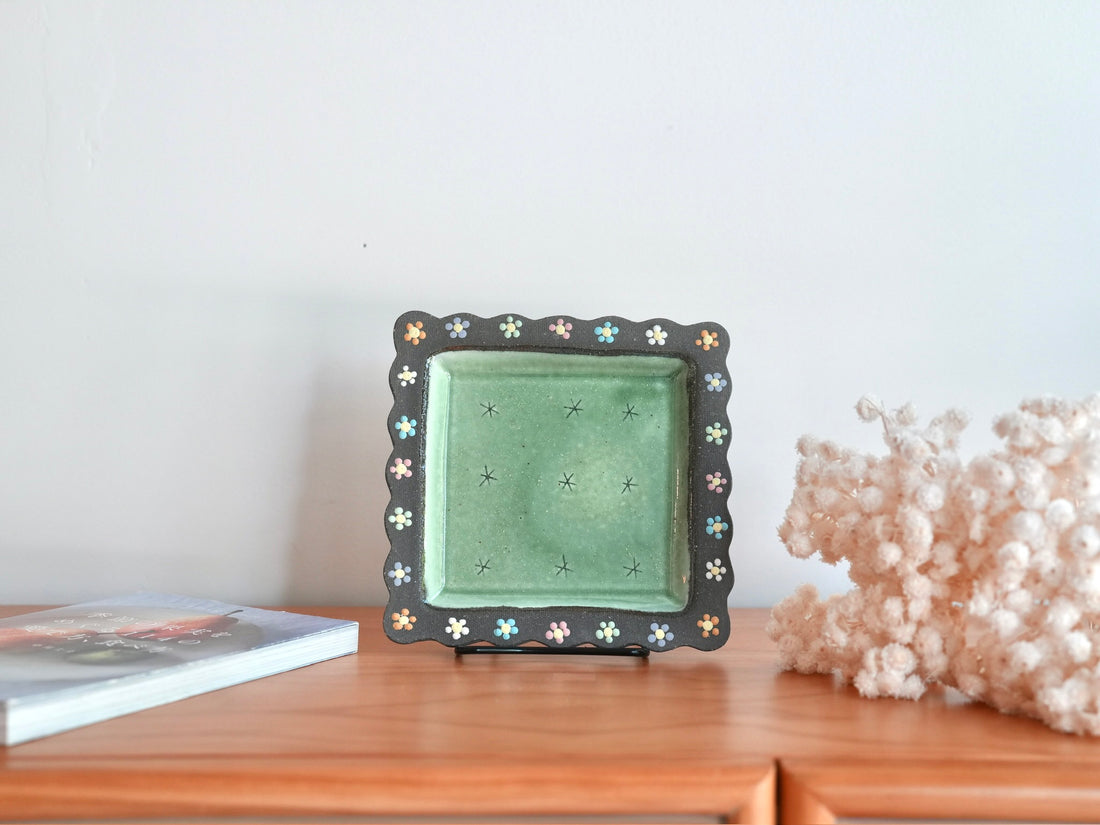 Akemi Nakamura 中村明美 Square Plate AN27