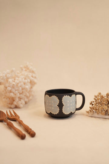 Kei Mitsumochi ミツ持啓 Flower with Black Background Mug - Blue KM65