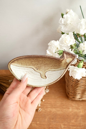 Mashiko Pottery Yoshizawa Whale Mini Plate