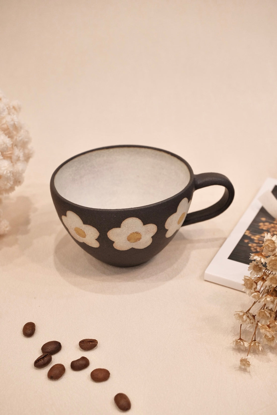 Kei Mitsumochi ミツ持啓 Flower Mug - Black KM56
