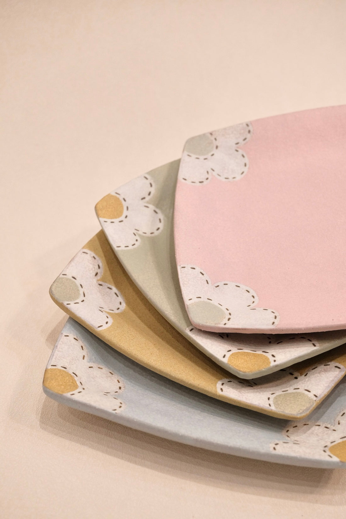 Kei Mitsumochi ミツ持啓 17cm Square Plate - Yellow Flower KM26