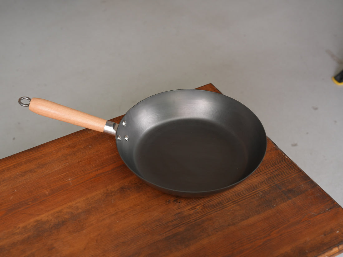 Yamada Kogyosho 山田工業所 HANAKO+a Frying Pan with Wooden Handle