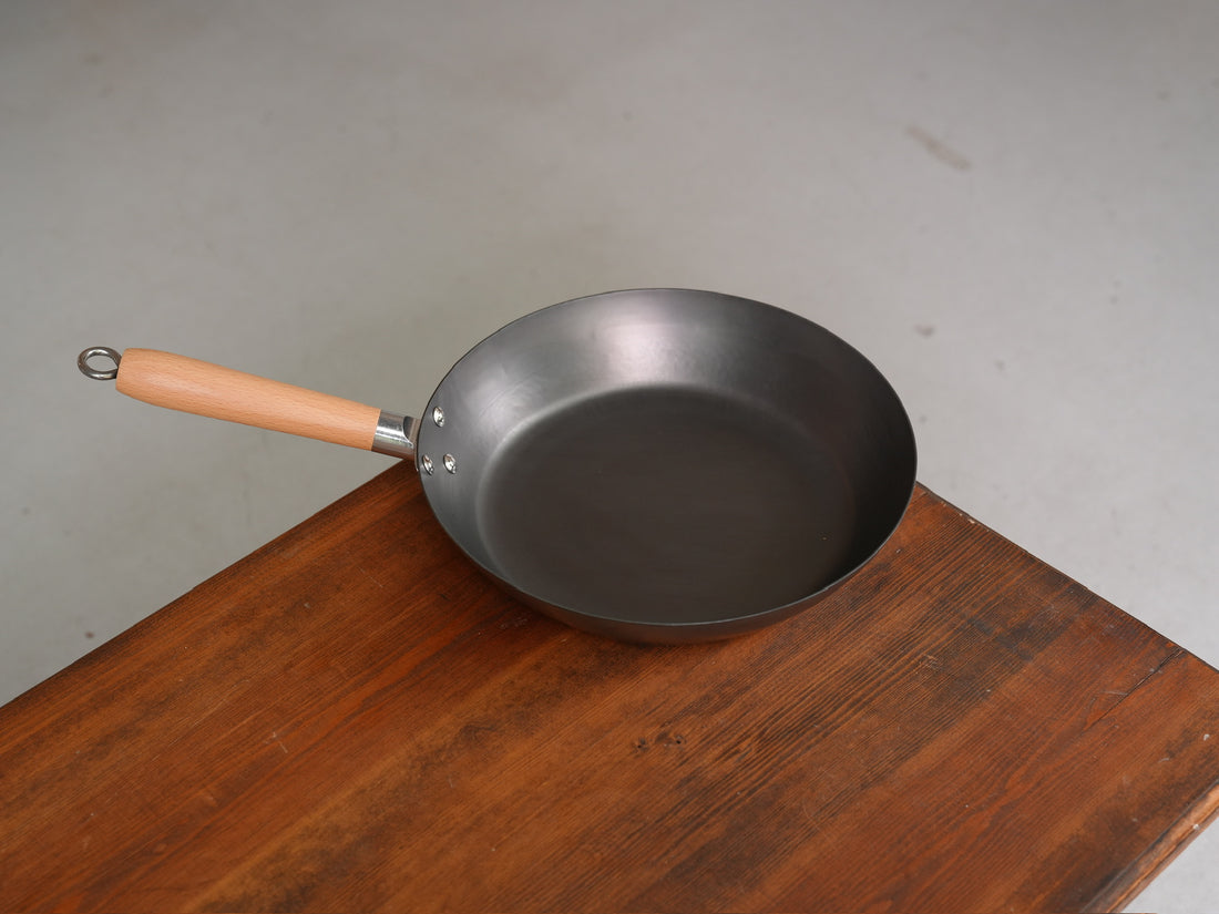 Yamada Kogyosho 山田工業所 HANAKO+a Frying Pan with Wooden Handle