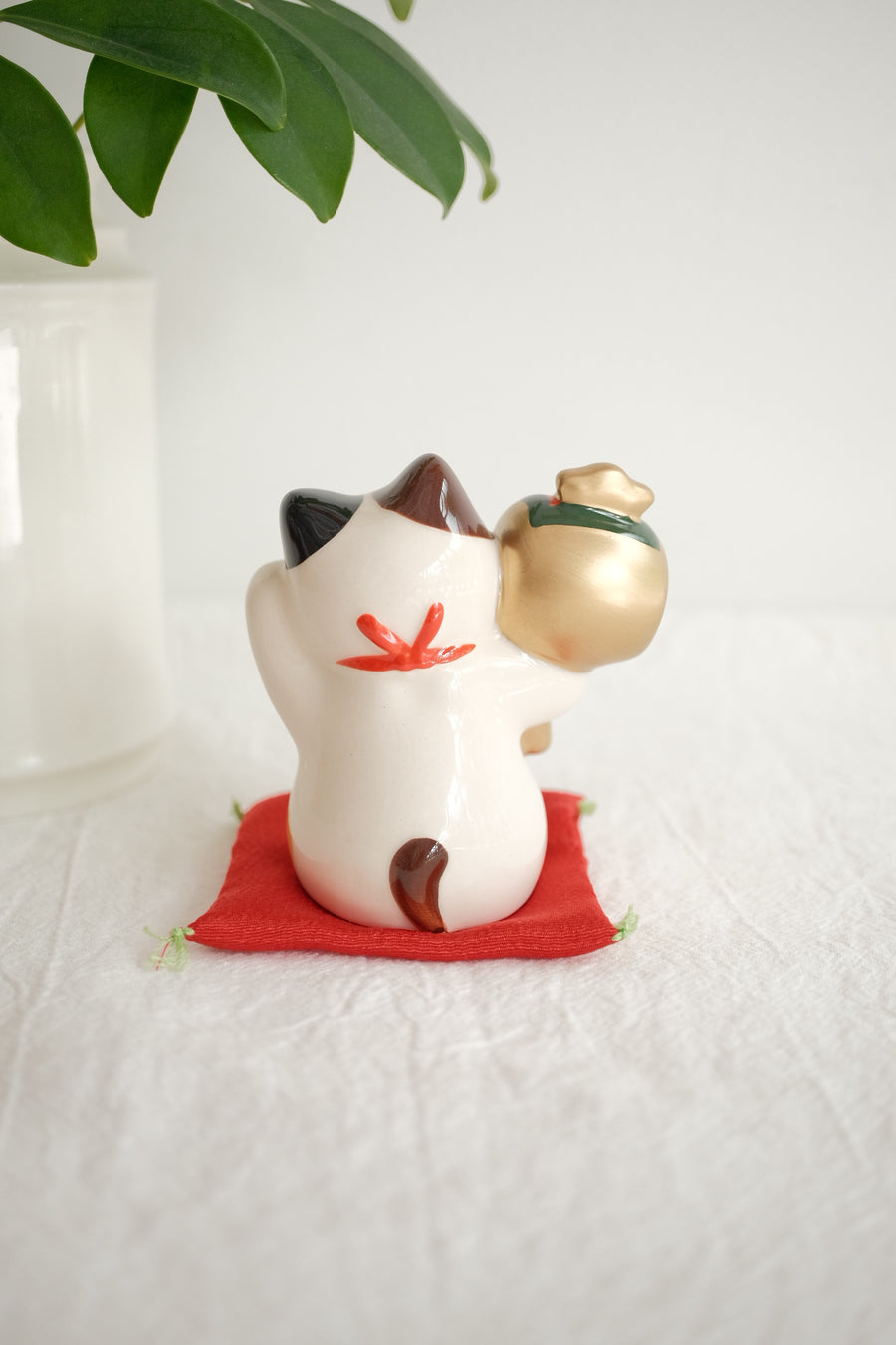 薬師窯 Maneki Neko Lucky Cat Ornament - Fortune Mallet